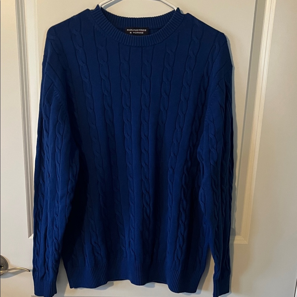 Roundtree & Yorke Men's Blue Cable Knit Crewneck Sweater